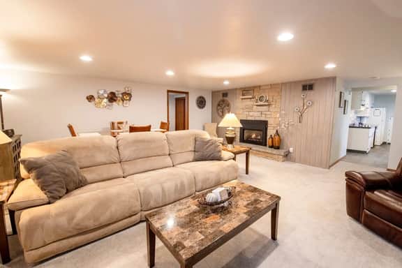 The Comfort Zone near Lambeau - Image 3